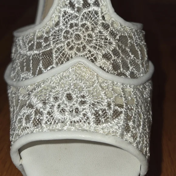 Jessica Simpson White Lace Platforms - Picture 11 of 14